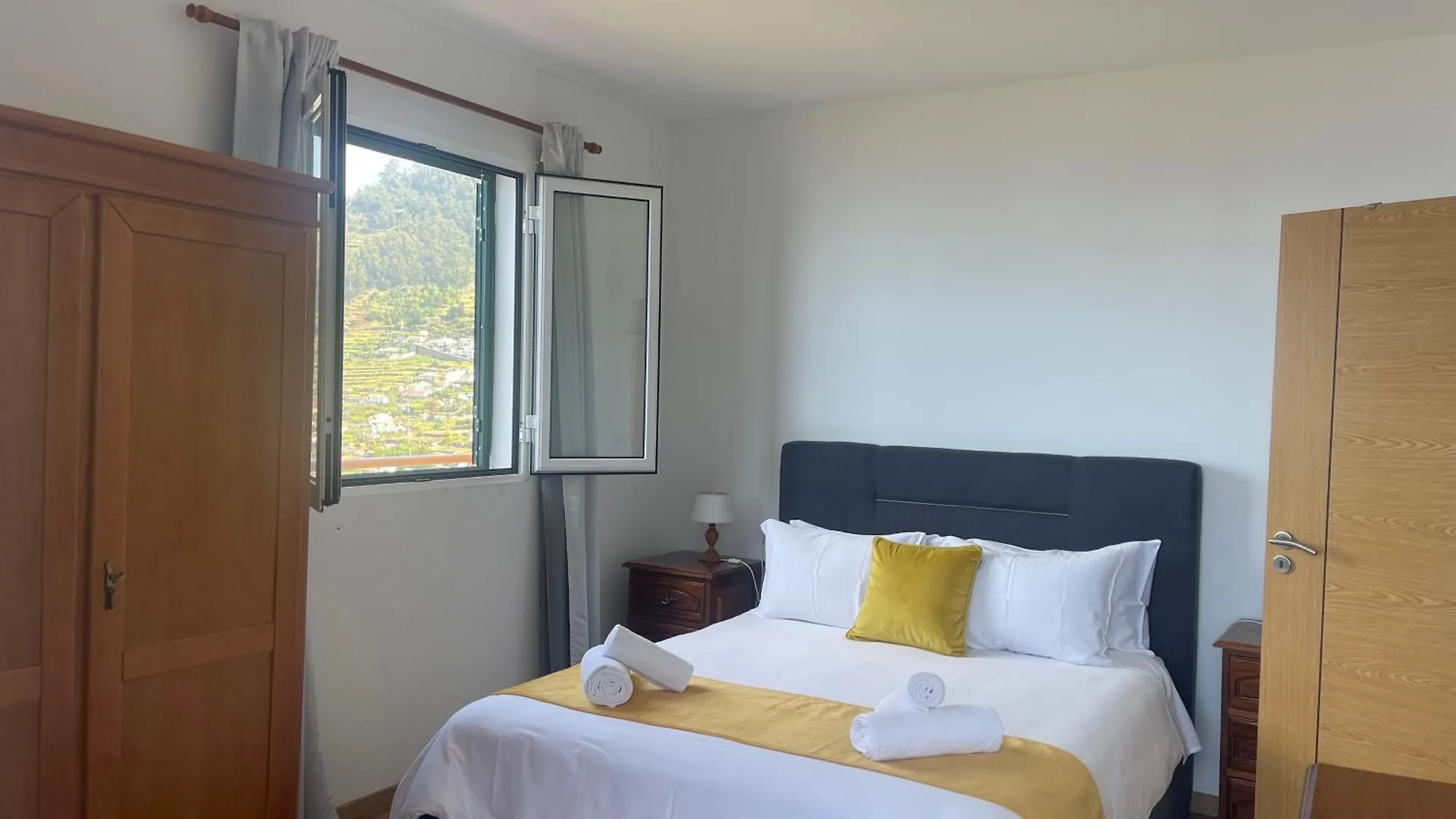 Infinite Balcony Apartment Arco da Calheta